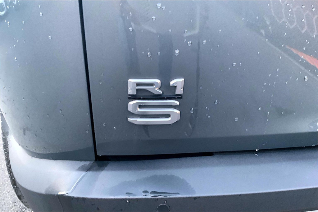 Thumbnail: 2025 Rivian R1S - 7