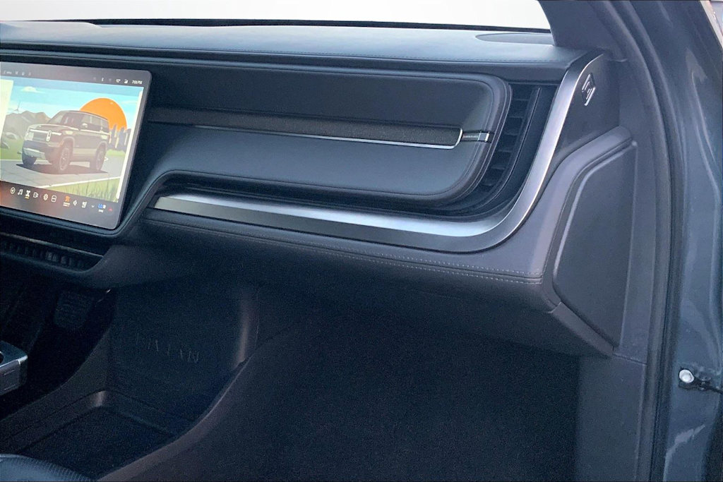 Thumbnail: 2025 Rivian R1S - 24