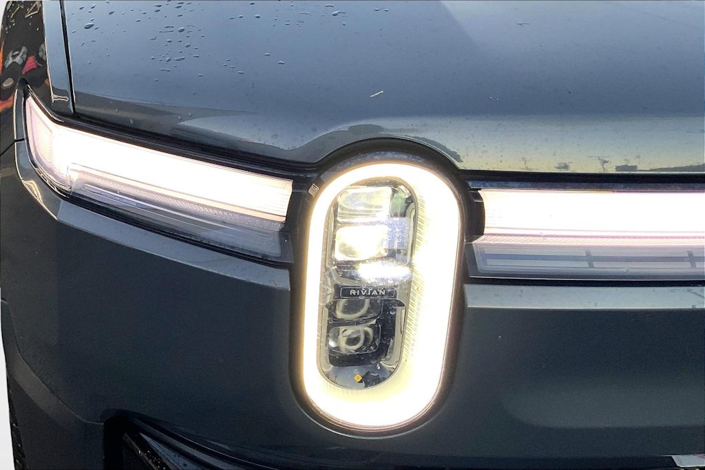 Thumbnail: 2025 Rivian R1S - 31