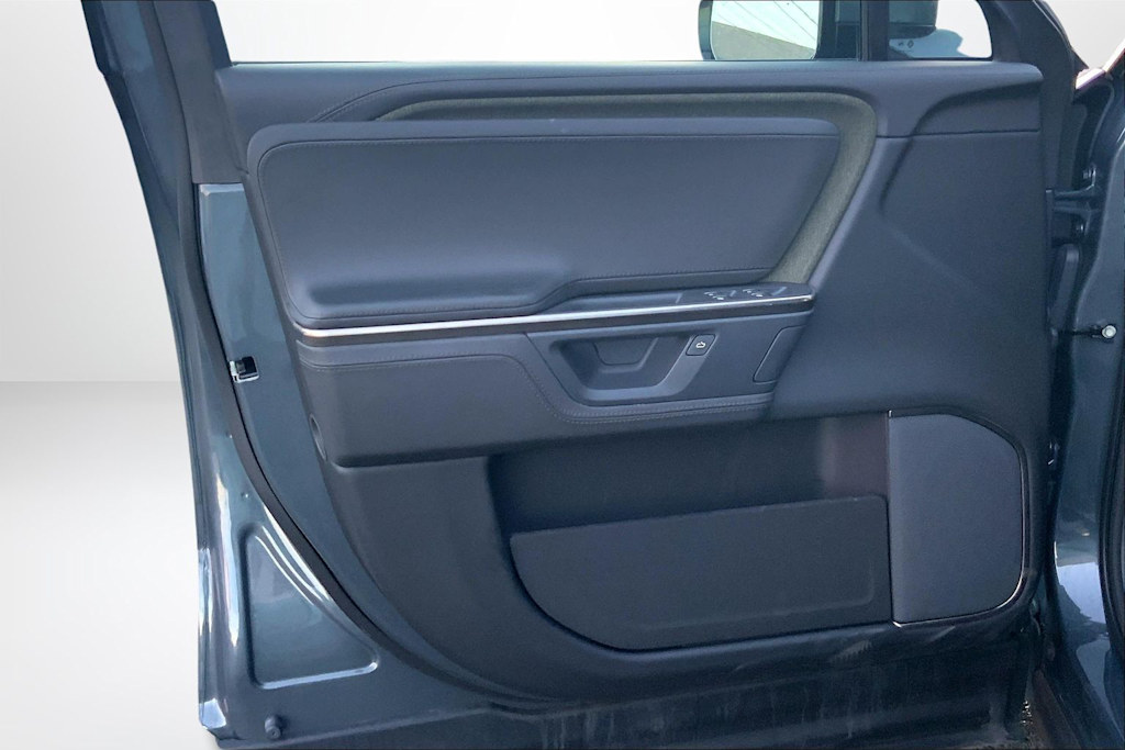 Thumbnail: 2025 Rivian R1S - 27