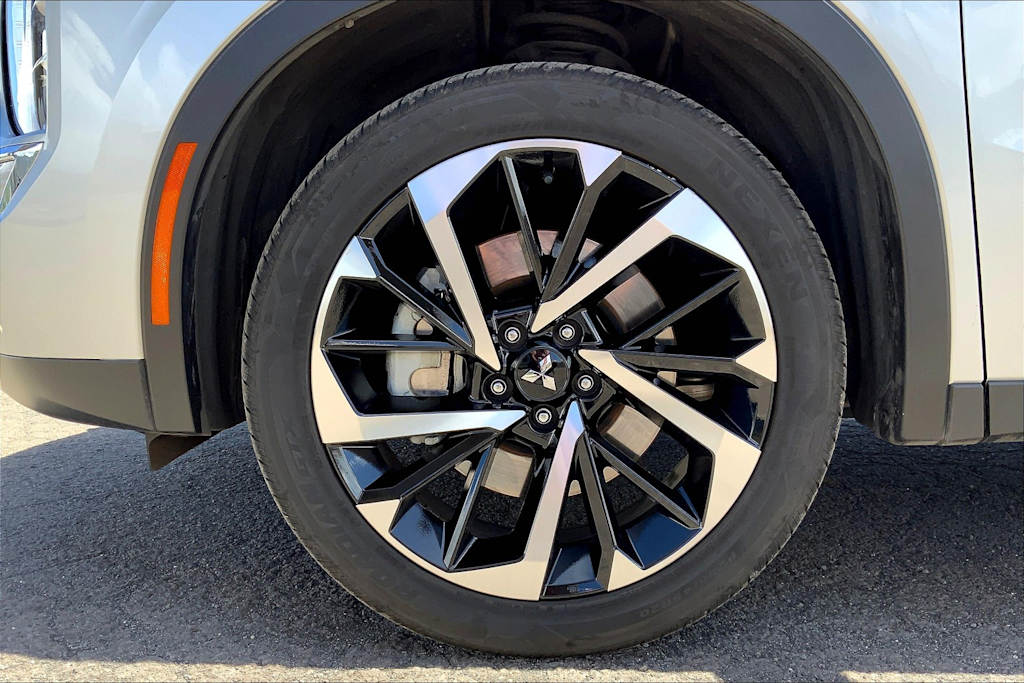 2024 Mitsubishi Outlander SE 8