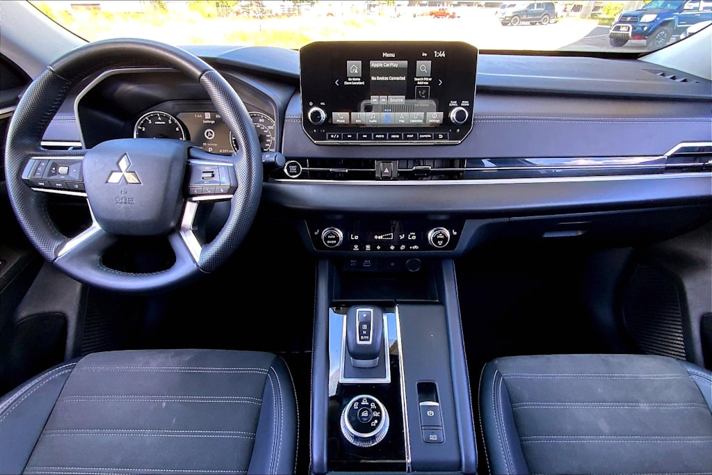 2024 Mitsubishi Outlander SE 9