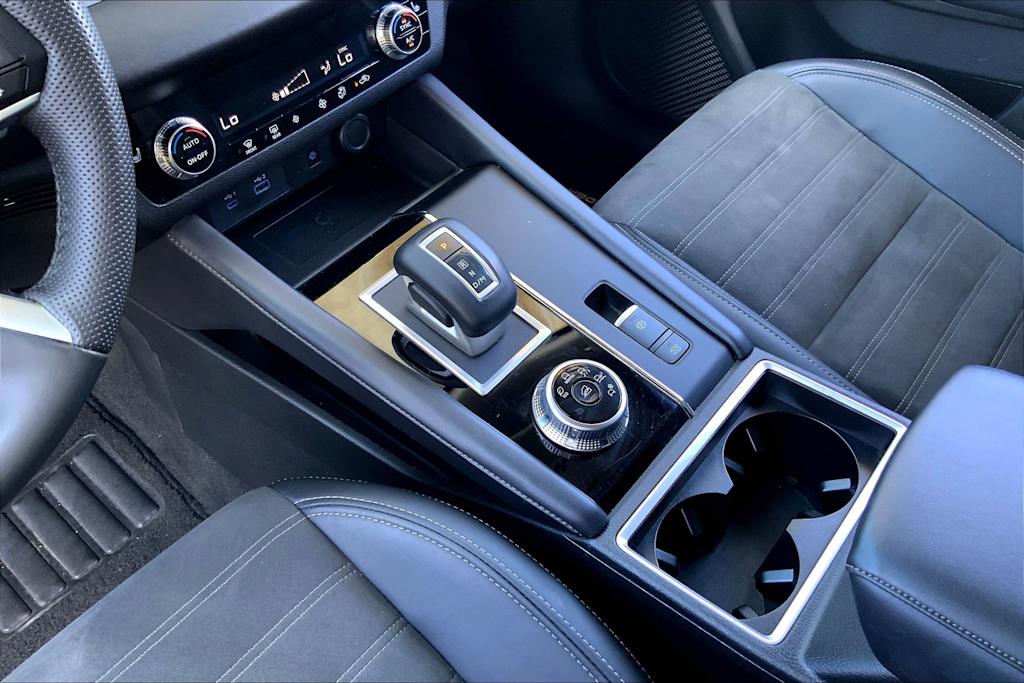 2024 Mitsubishi Outlander SE 15