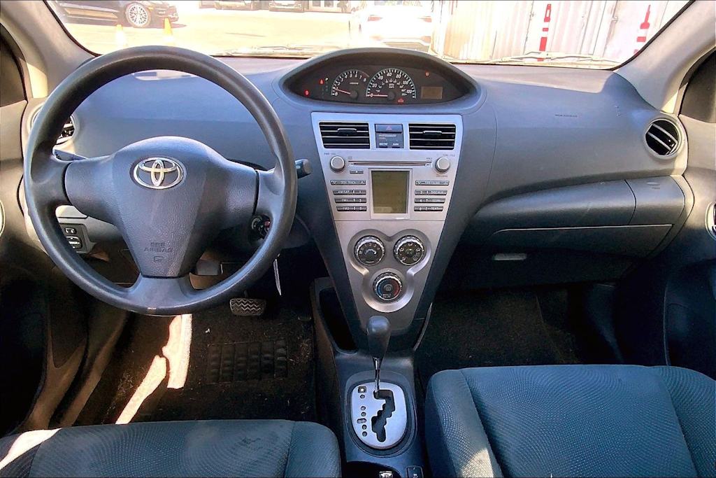 Thumbnail: 2010 Toyota Yaris - 10