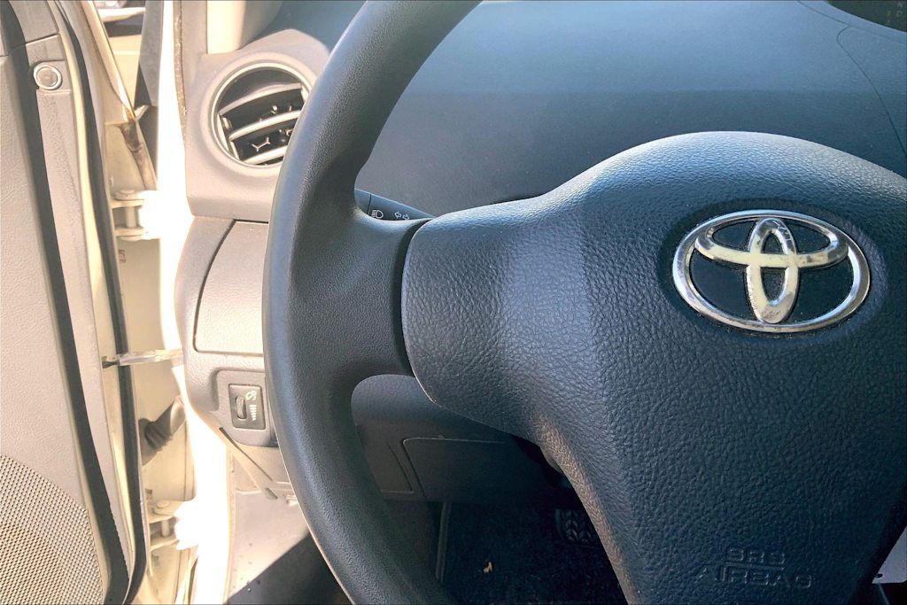 Thumbnail: 2010 Toyota Yaris - 24