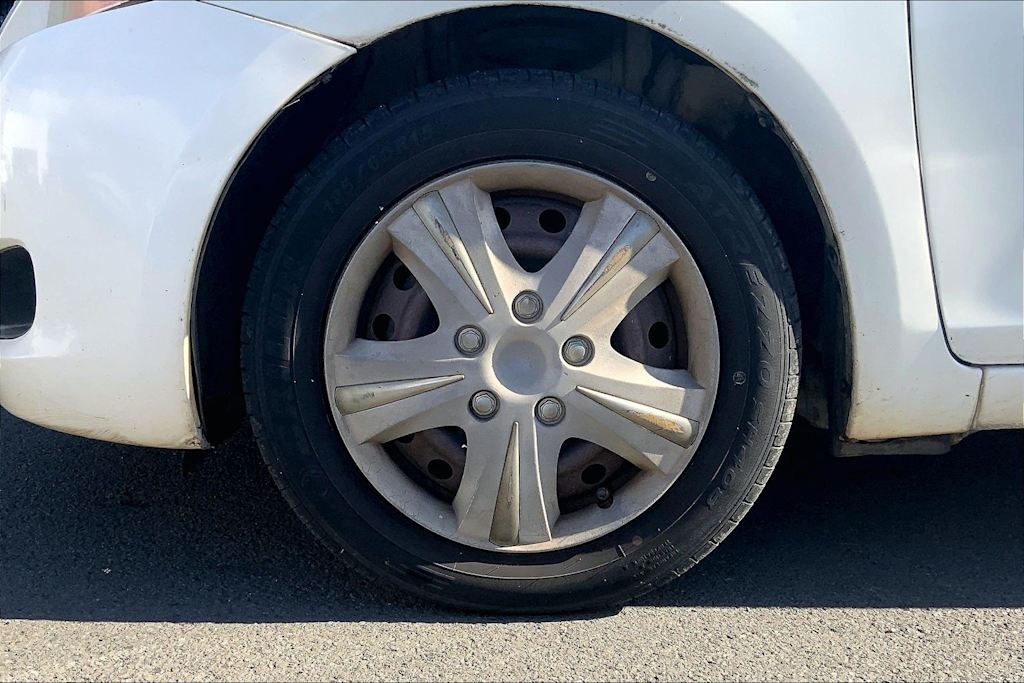 Thumbnail: 2010 Toyota Yaris - 8
