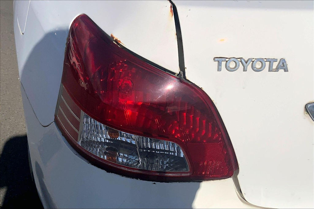 Thumbnail: 2010 Toyota Yaris - 32