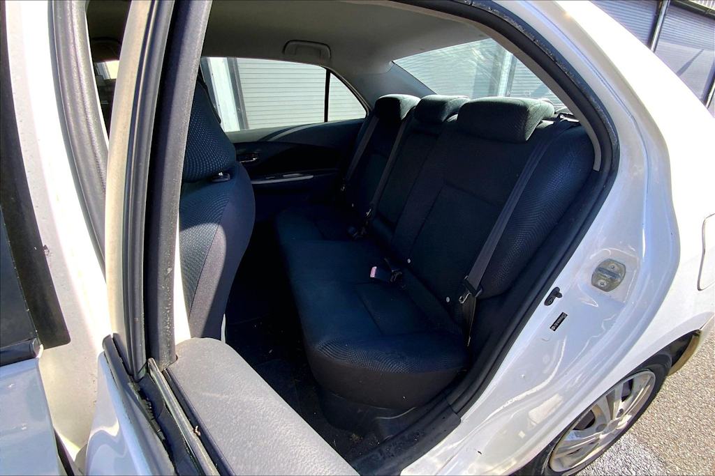 Thumbnail: 2010 Toyota Yaris - 29