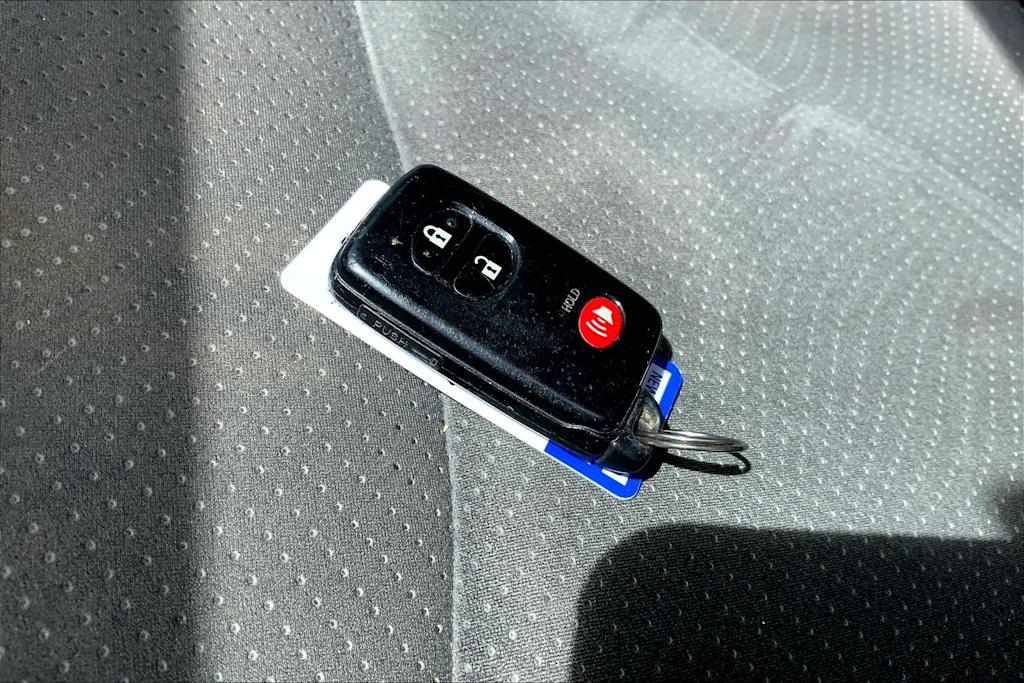 Thumbnail: 2011 Toyota Prius - 19