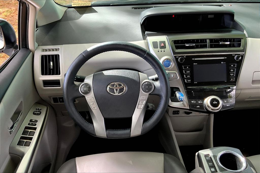 2017 Toyota Prius v Four 13