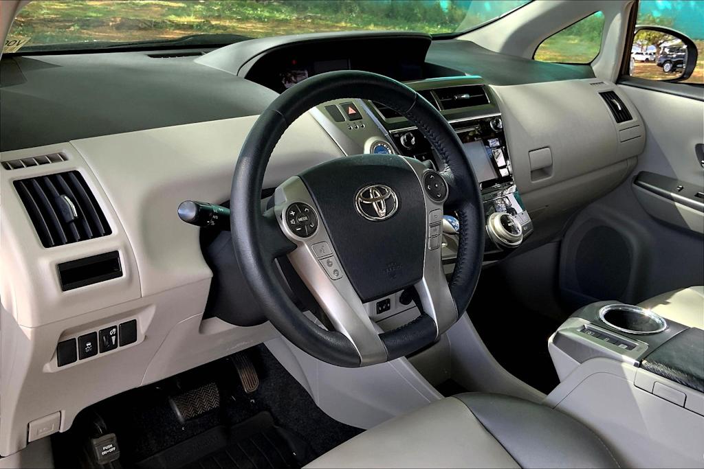 2017 Toyota Prius v Four 2