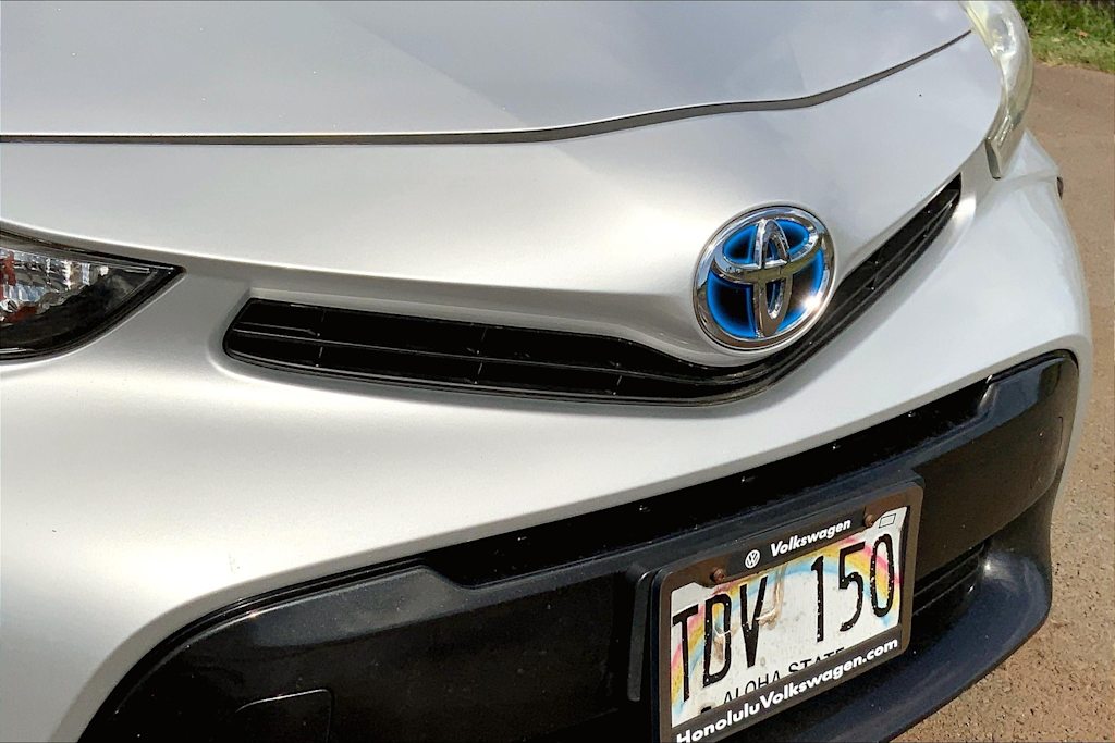 2017 Toyota Prius v Four 32