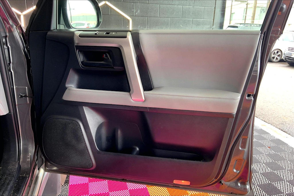 Thumbnail: 2011 Toyota 4Runner - 27