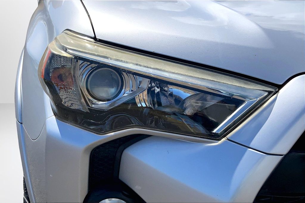 Thumbnail: 2017 Toyota 4Runner - 31