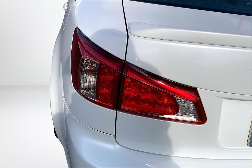 Thumbnail: 2011 Lexus IS - 32