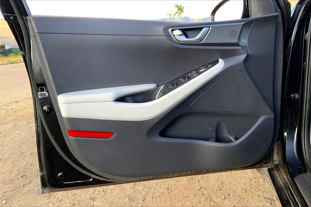 Thumbnail: 2022 Hyundai Ioniq - 26