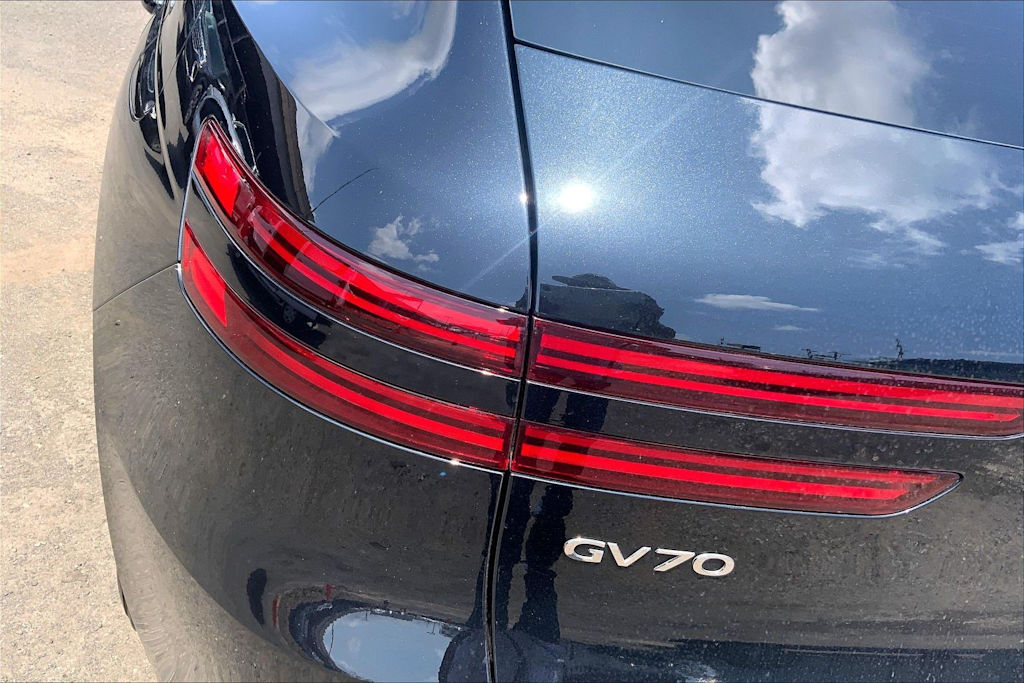 Thumbnail: 2022 Genesis GV70 - 32
