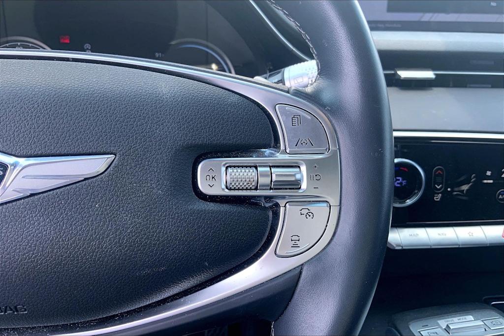 Thumbnail: 2022 Genesis GV70 - 26