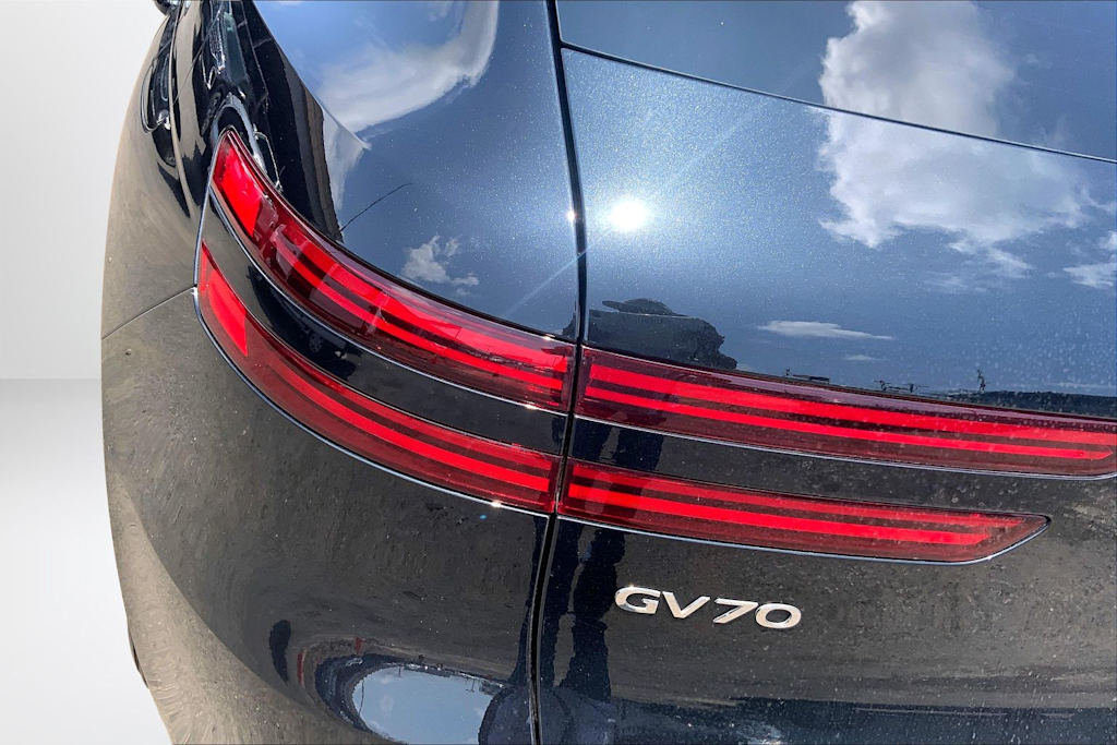 Thumbnail: 2022 Genesis GV70 - 32