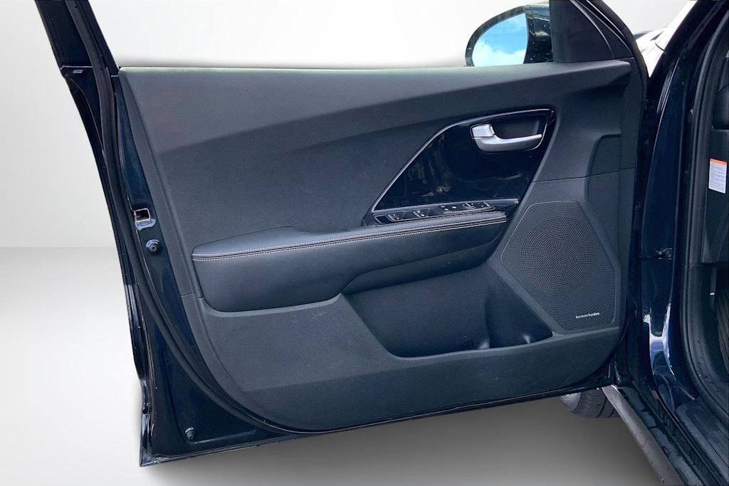 Thumbnail: 2022 Kia Niro - 27