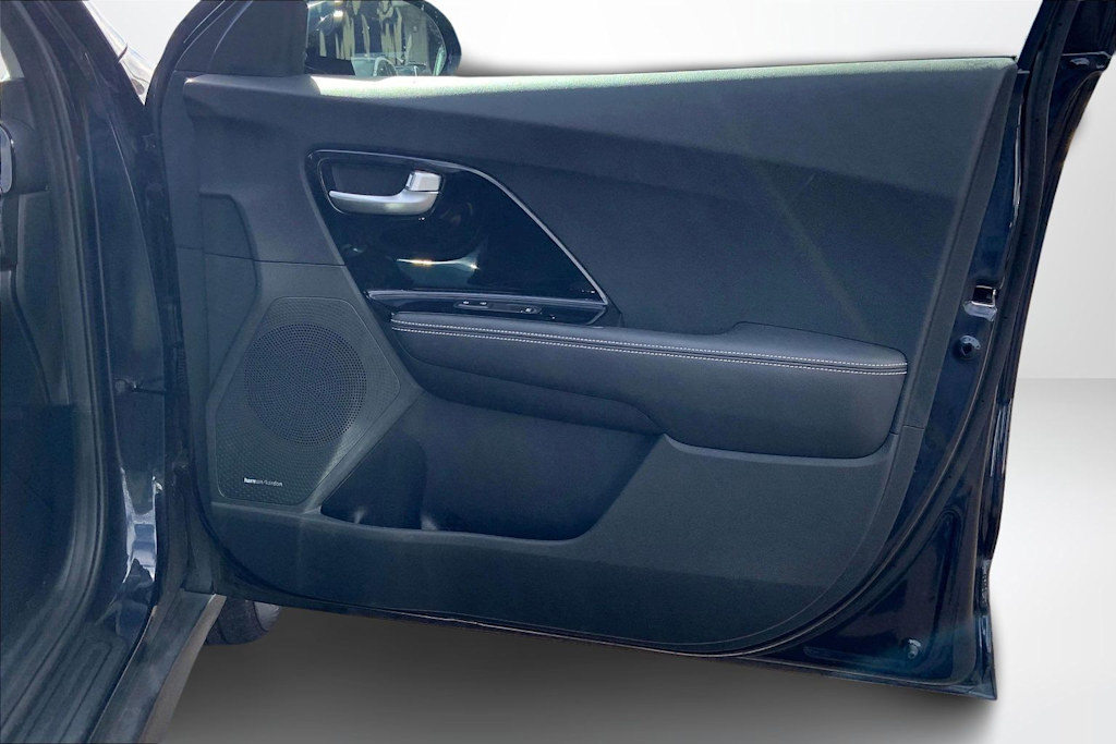 Thumbnail: 2022 Kia Niro - 28