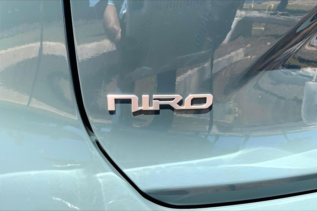 Thumbnail: 2023 Kia Niro - 7