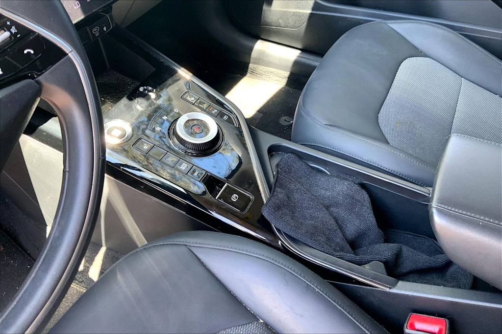 Thumbnail: 2023 Kia Niro - 17