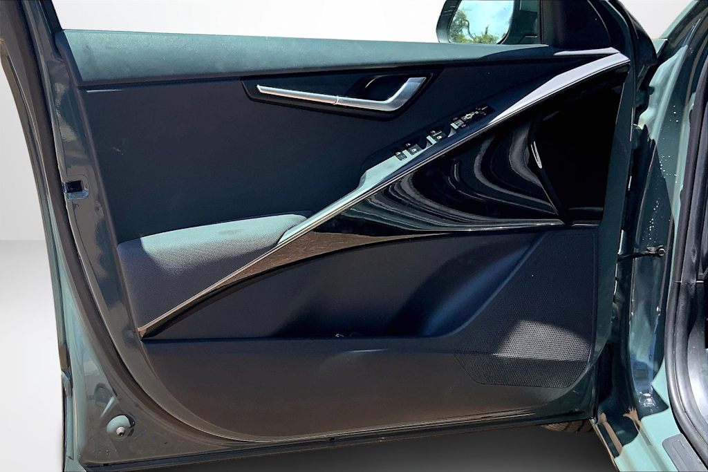 Thumbnail: 2023 Kia Niro - 27