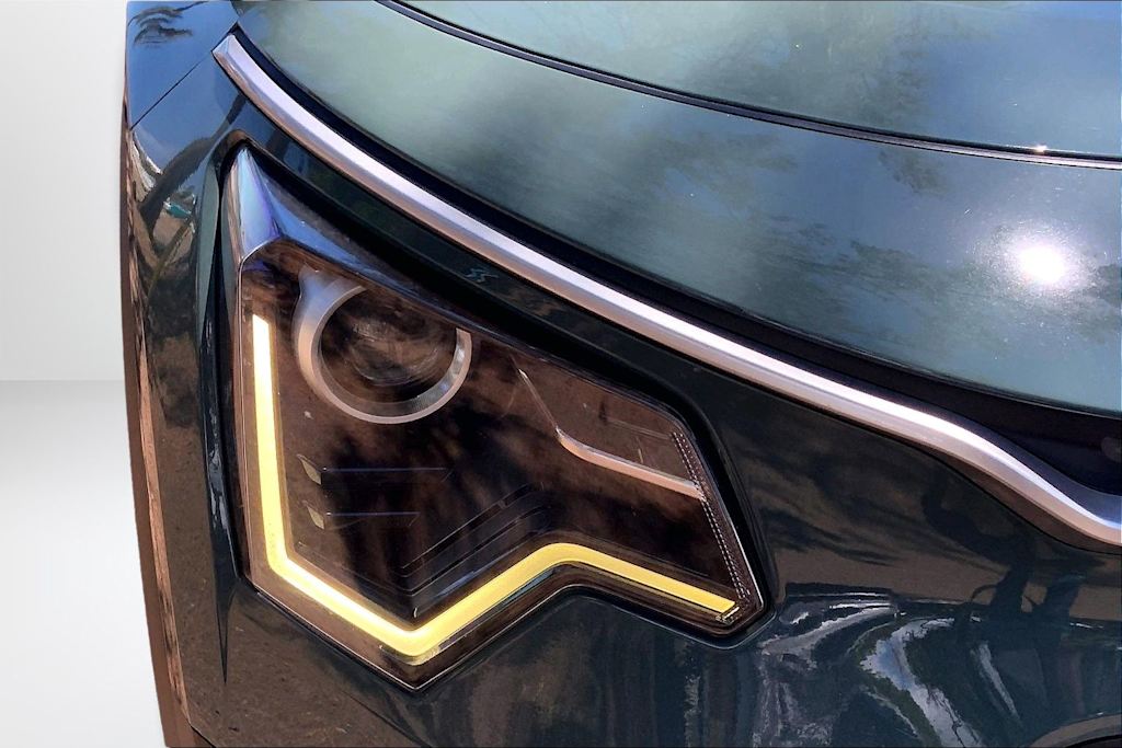 Thumbnail: 2023 Kia Niro - 31