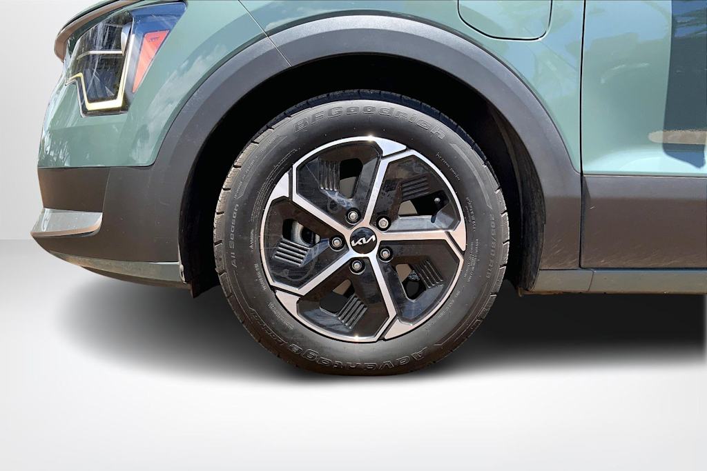Thumbnail: 2023 Kia Niro - 8