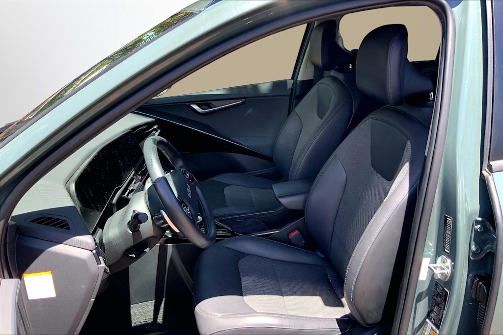 Thumbnail: 2023 Kia Niro - 11