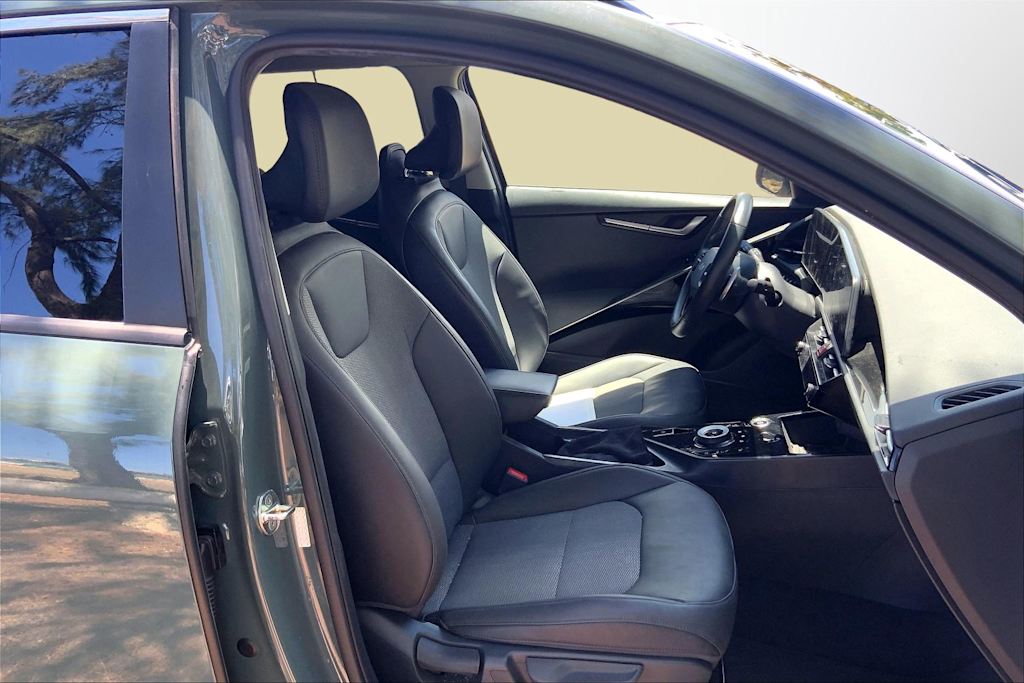 Thumbnail: 2023 Kia Niro - 12