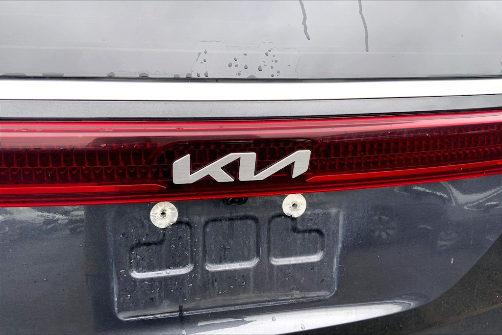 Thumbnail: 2023 Kia Carnival - 7