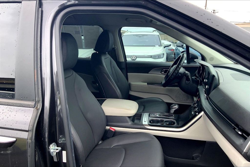 Thumbnail: 2023 Kia Carnival - 12