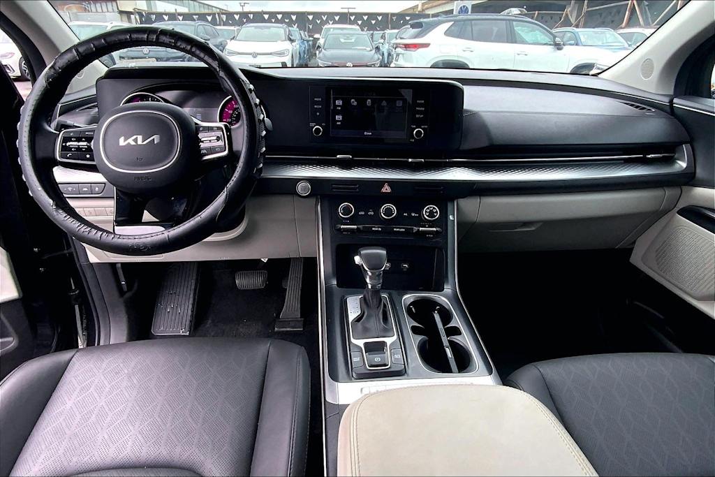 Thumbnail: 2023 Kia Carnival - 10