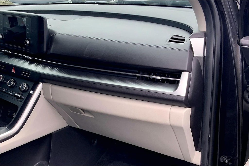 Thumbnail: 2023 Kia Carnival - 24