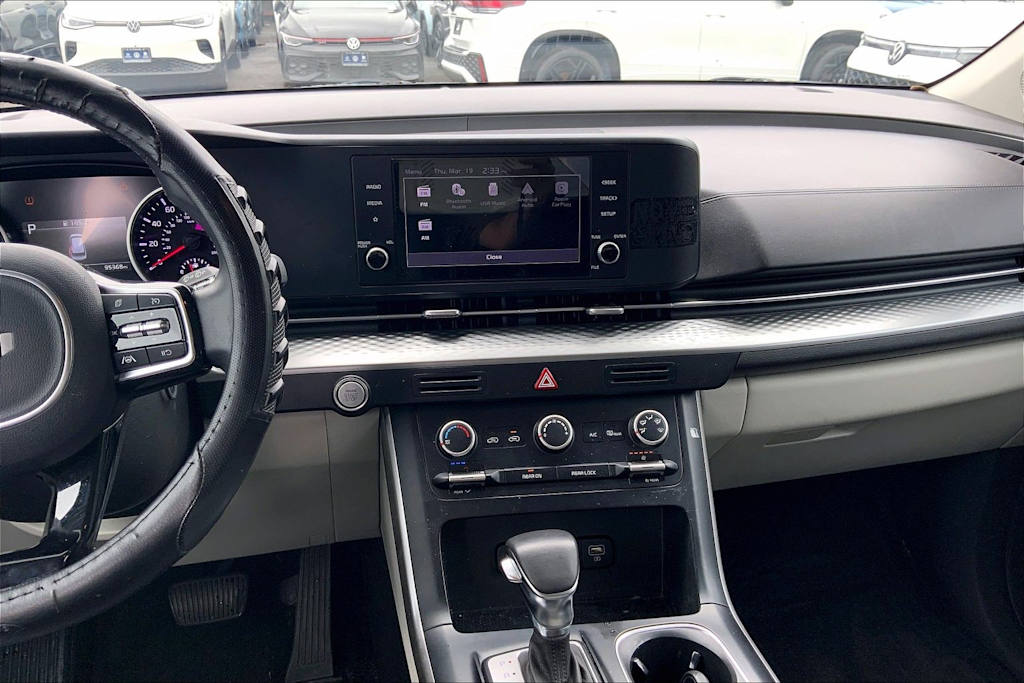 Thumbnail: 2023 Kia Carnival - 15