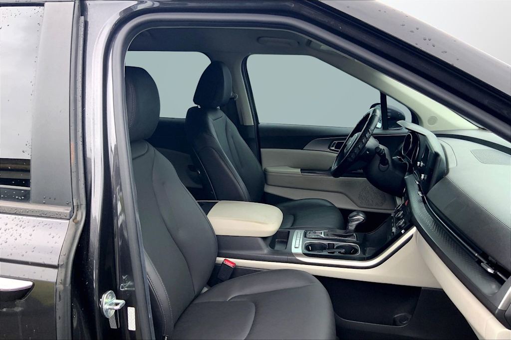 Thumbnail: 2023 Kia Carnival - 12