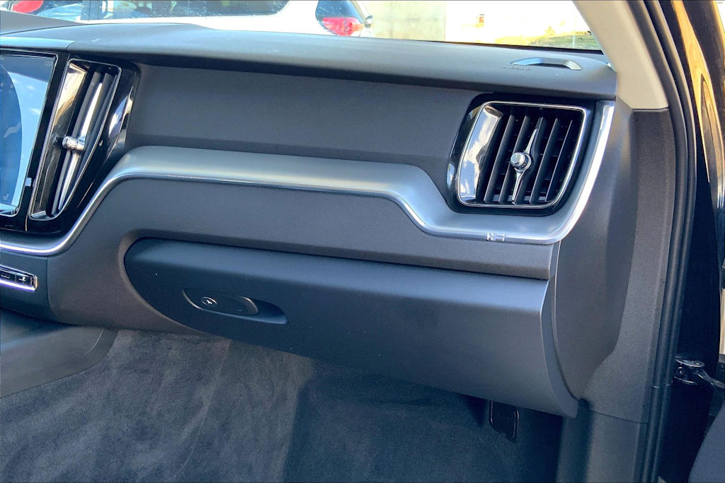 Thumbnail: 2018 Volvo XC60 - 23