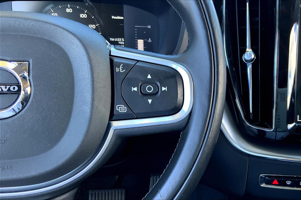 Thumbnail: 2018 Volvo XC60 - 25