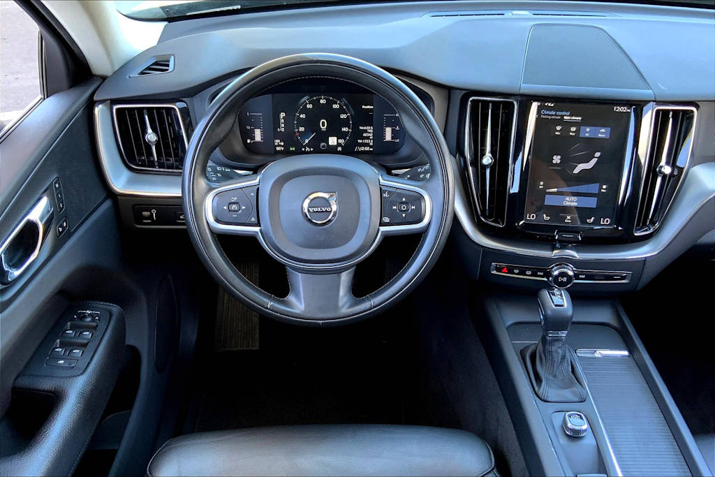Thumbnail: 2018 Volvo XC60 - 12
