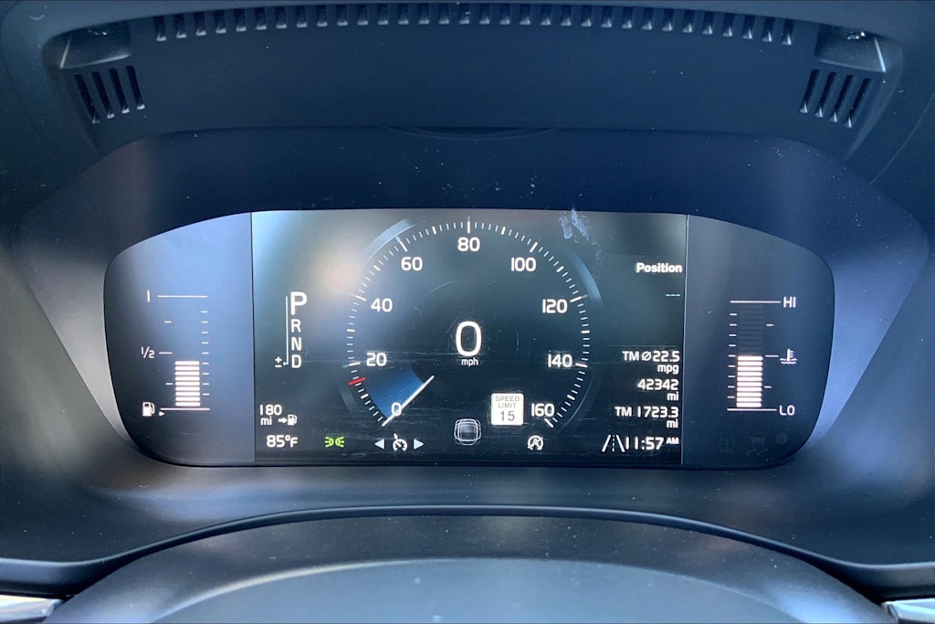 Thumbnail: 2018 Volvo XC60 - 16