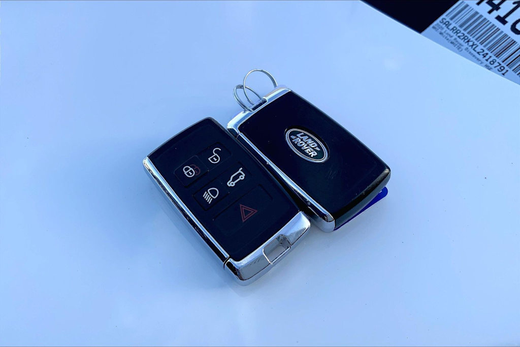 Thumbnail: 2020 Land Rover Discovery - 19