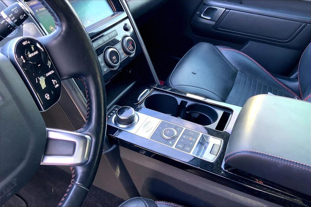 Thumbnail: 2020 Land Rover Discovery - 15