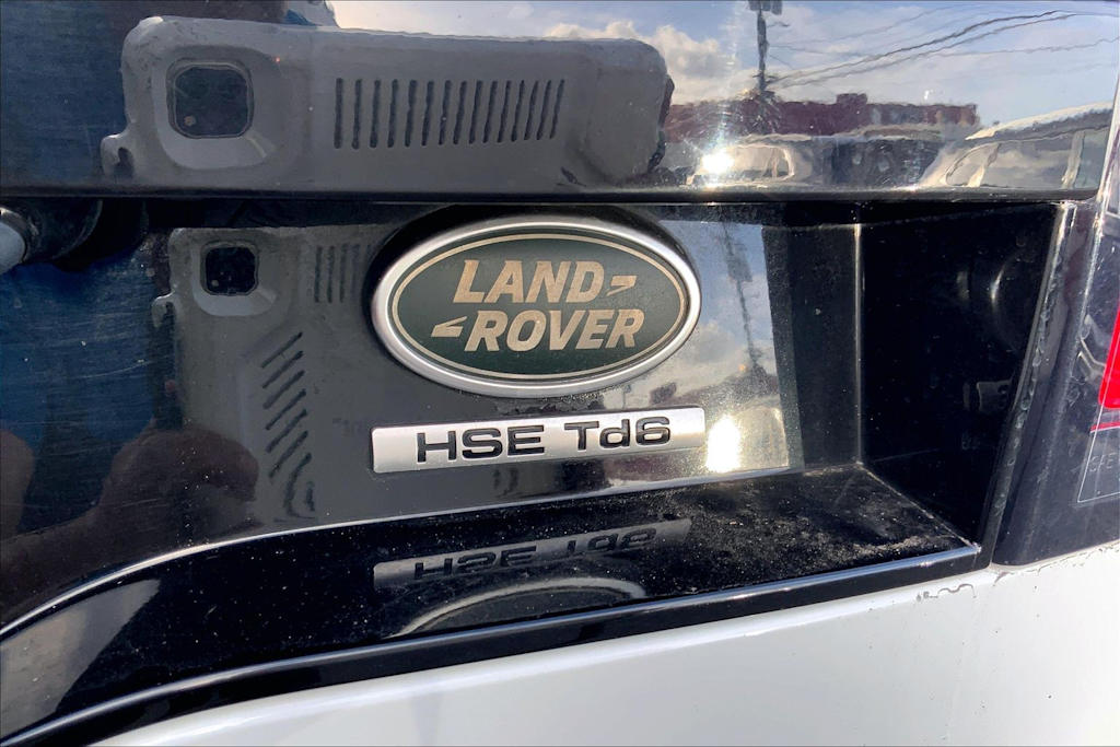 Thumbnail: 2020 Land Rover Discovery - 16
