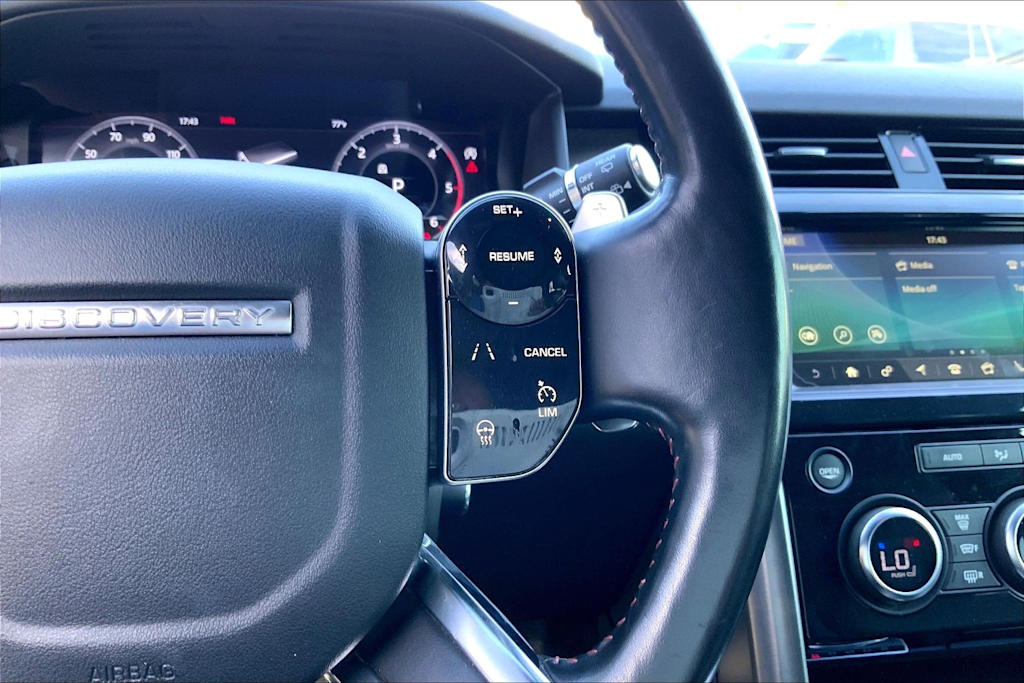 Thumbnail: 2020 Land Rover Discovery - 26