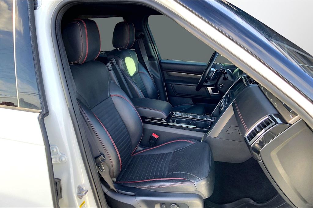 Thumbnail: 2020 Land Rover Discovery - 12