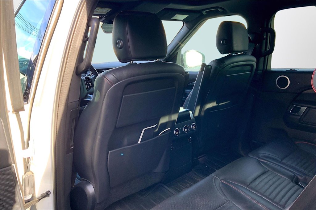 Thumbnail: 2020 Land Rover Discovery - 13