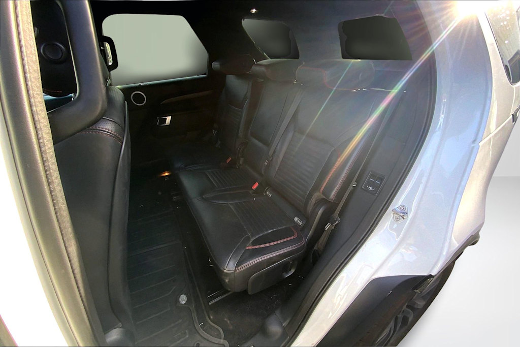 Thumbnail: 2020 Land Rover Discovery - 30
