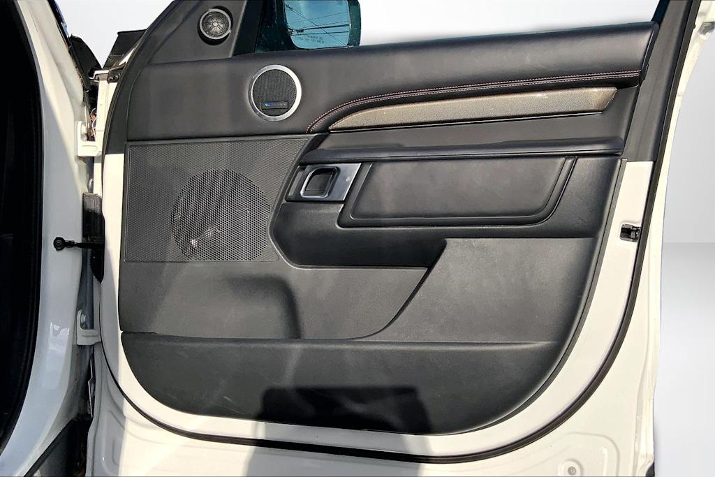 Thumbnail: 2020 Land Rover Discovery - 29